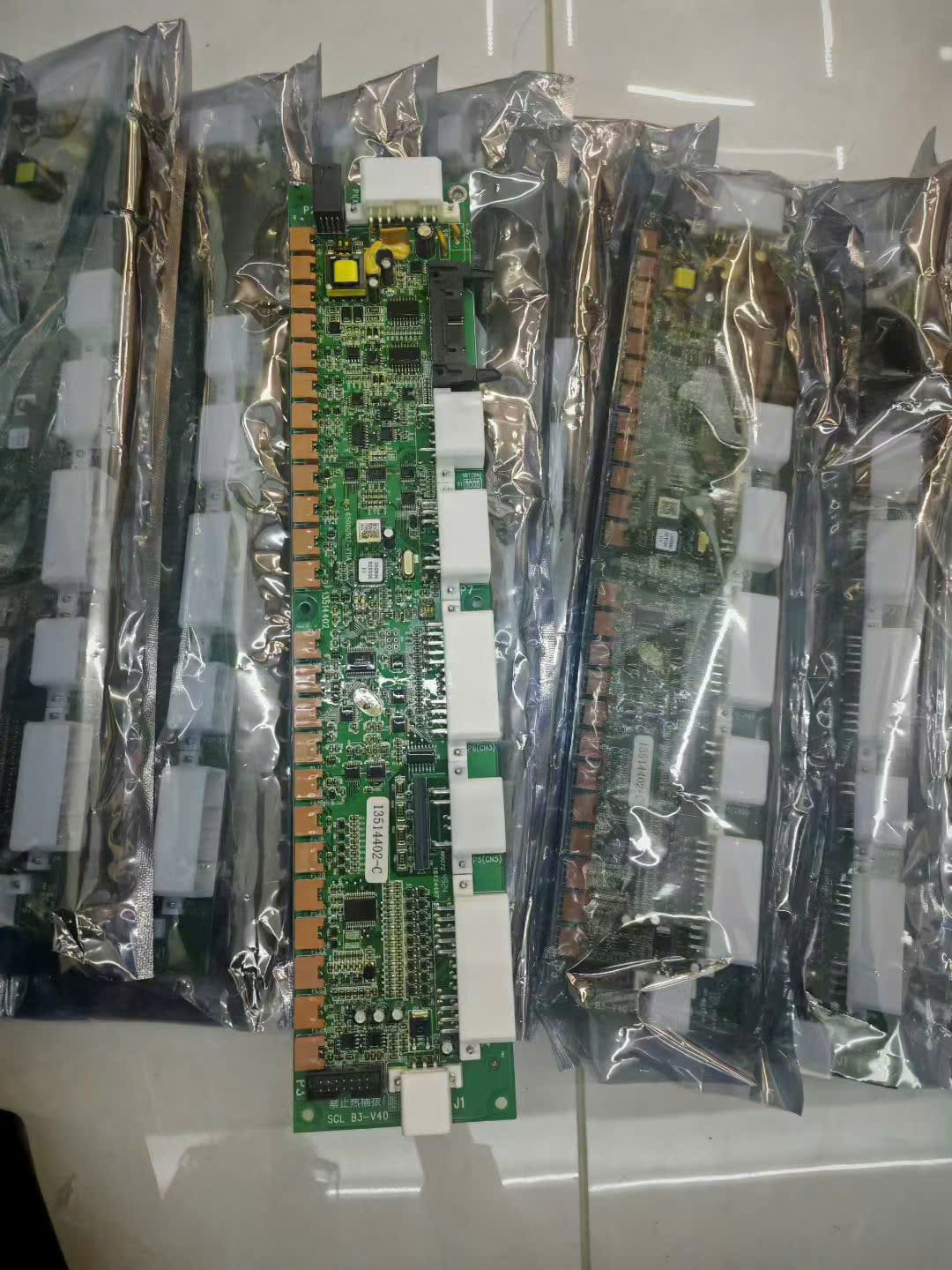 Broad điều khiển tín hiệu trong cabin thang máy HITACHI SCL B3