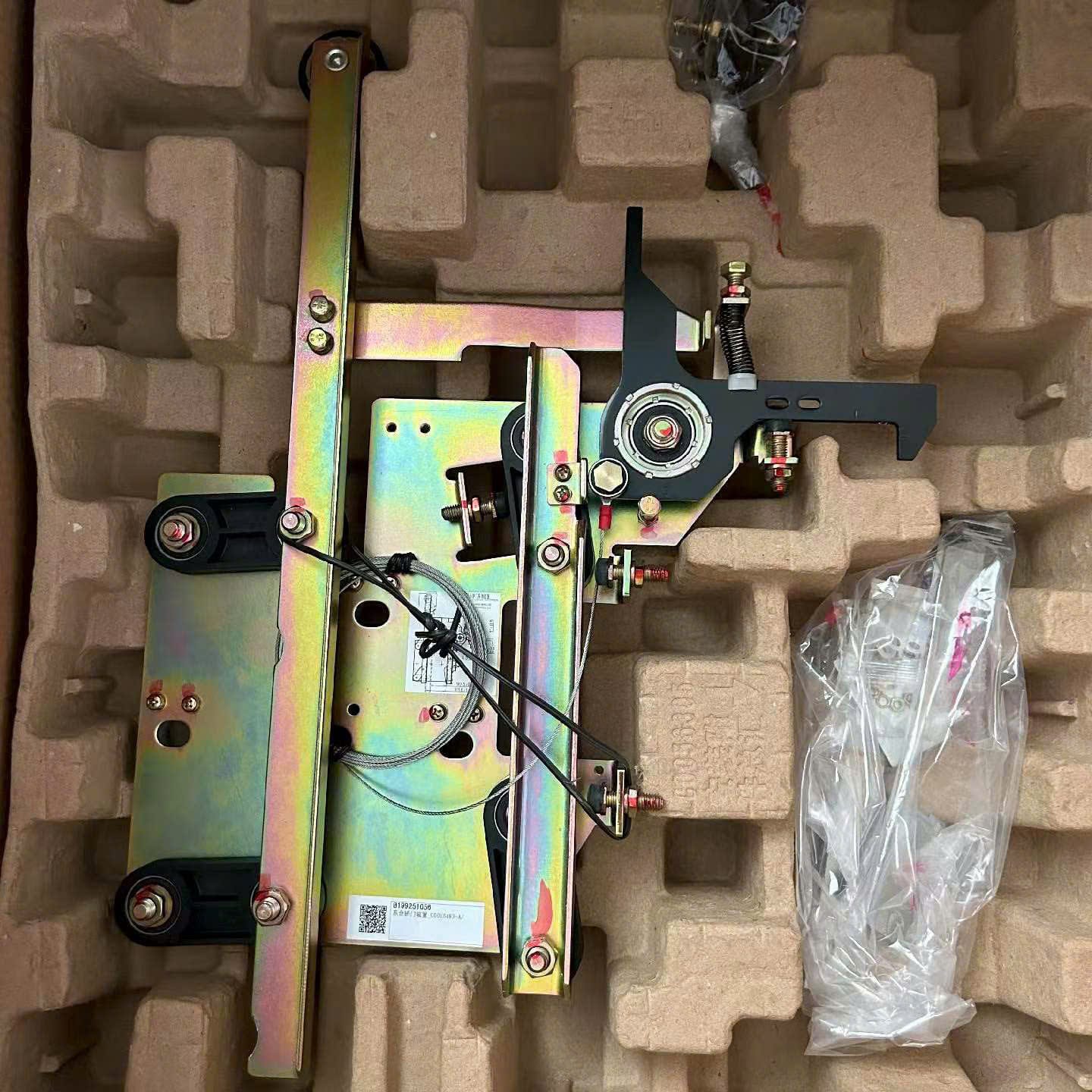 Kiếm cửa cabin thang máy HITACHI